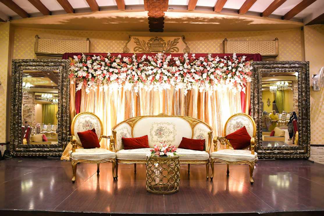 Royal Crystal & Floral Wedding Kosha